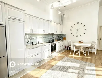 3-комнатная квартира, этаж 4 из 5, 94 м², миниатюра 3