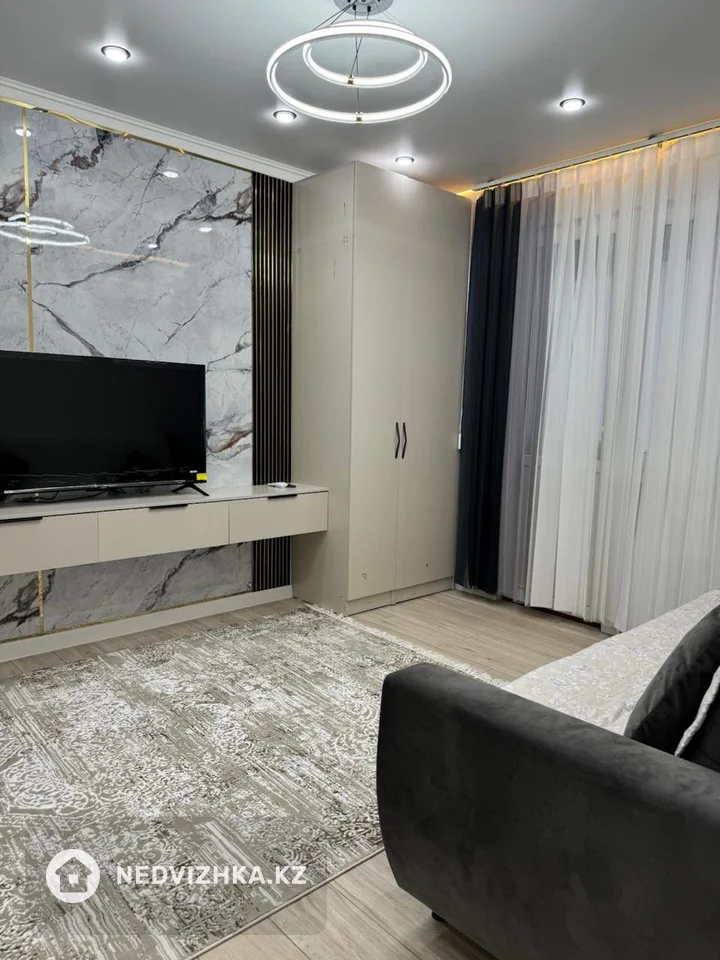 1-комнатная квартира, этаж 14 из 16, 38 м², фотография 2