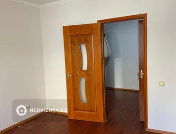 3-комнатная квартира, этаж 2 из 5, 113 м², миниатюра 1