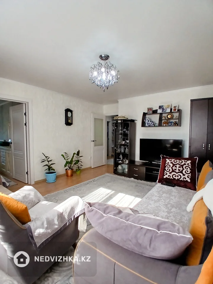 3-комнатная квартира, этаж 8 из 9, 76 м², фотография 5
