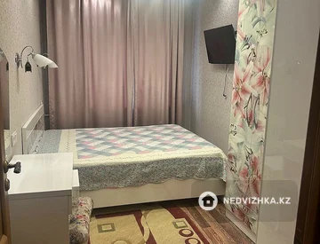 3-комнатная квартира, этаж 4 из 5, 65 м², На длительный срок, миниатюра 1