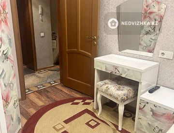 3-комнатная квартира, этаж 4 из 5, 65 м², На длительный срок, миниатюра 2
