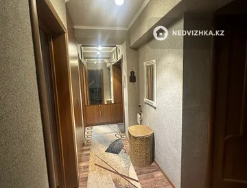 3-комнатная квартира, этаж 4 из 5, 65 м², На длительный срок, миниатюра 4