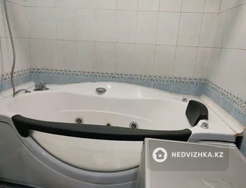 3-комнатная квартира, этаж 1 из 9, 75 м², На длительный срок, миниатюра 2