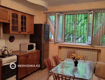 3-комнатная квартира, этаж 1 из 9, 75 м², На длительный срок, миниатюра 1