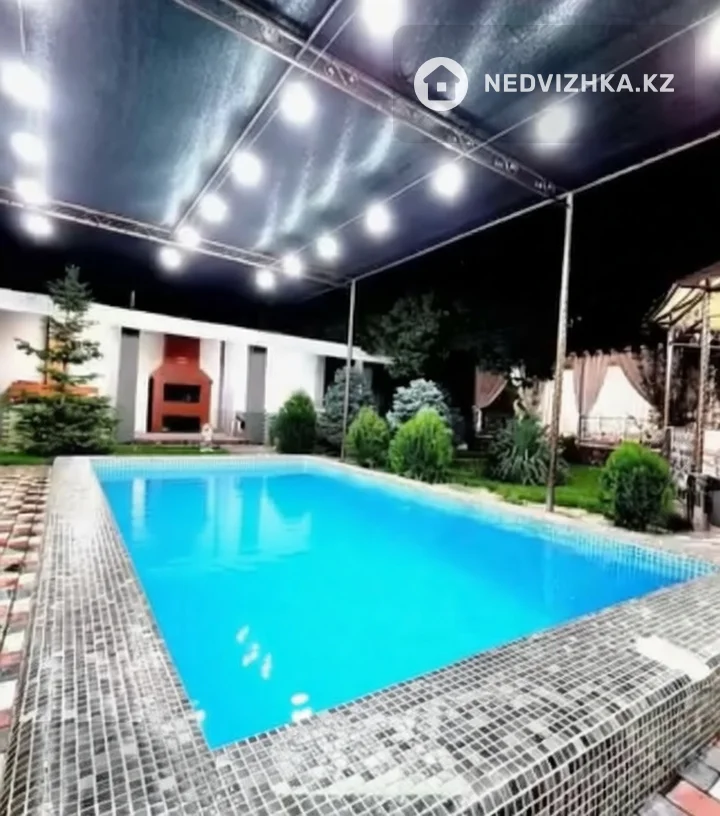 3-комнатная дача, 6.8 соток, 180 м², На длительный срок