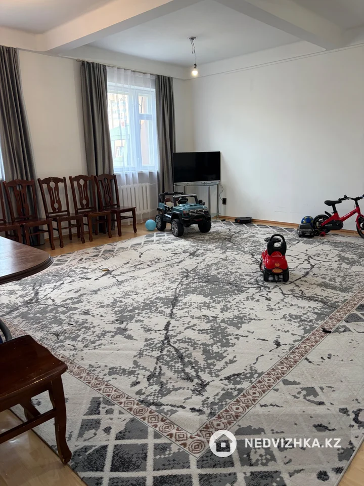 2-комнатная квартира, этаж 5 из 5, 99 м², фотография 2
