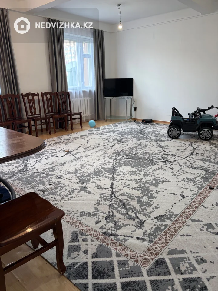 2-комнатная квартира, этаж 5 из 5, 99 м², фотография 3