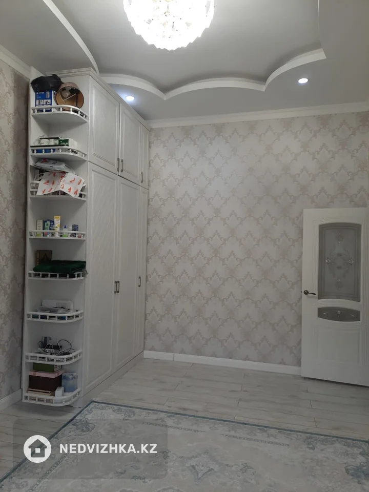 4-комнатная квартира, этаж 1 из 10, 131 м², фотография 5