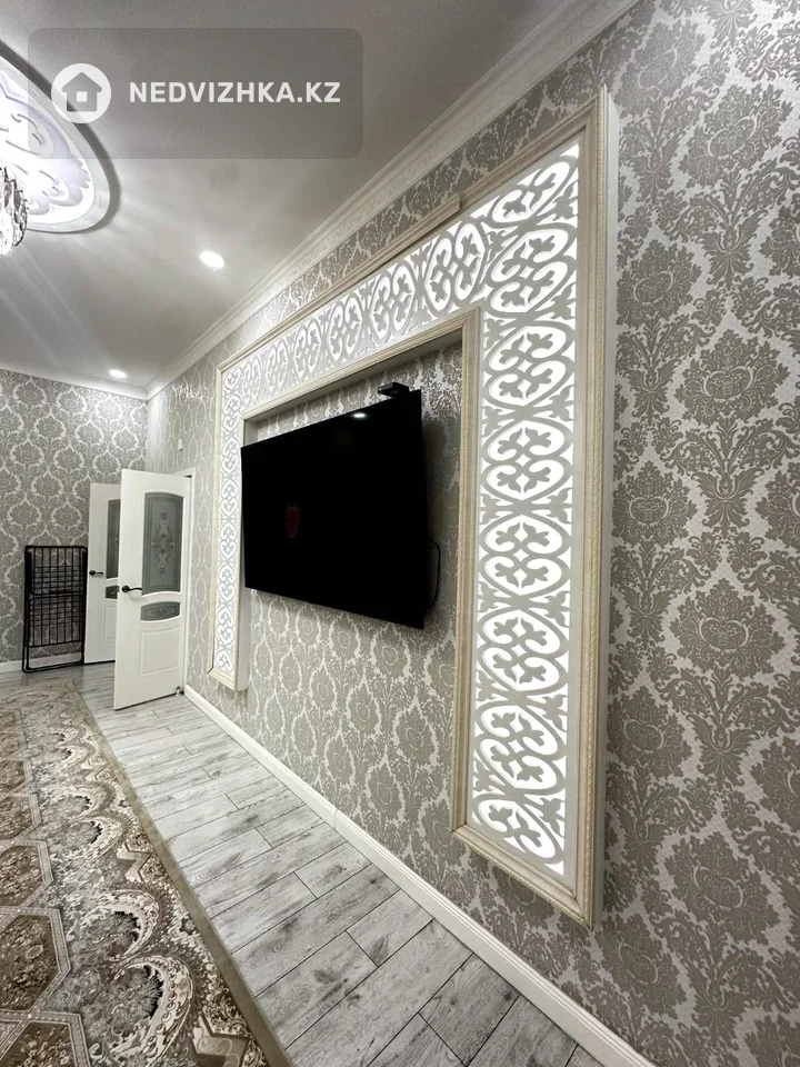 4-комнатная квартира, этаж 1 из 10, 131 м², фотография 3