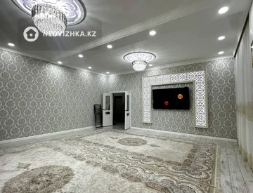 4-комнатная квартира, этаж 1 из 10, 131 м², миниатюра 1