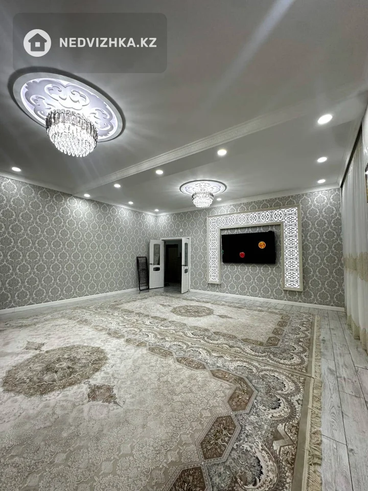 4-комнатная квартира, этаж 1 из 10, 131 м²