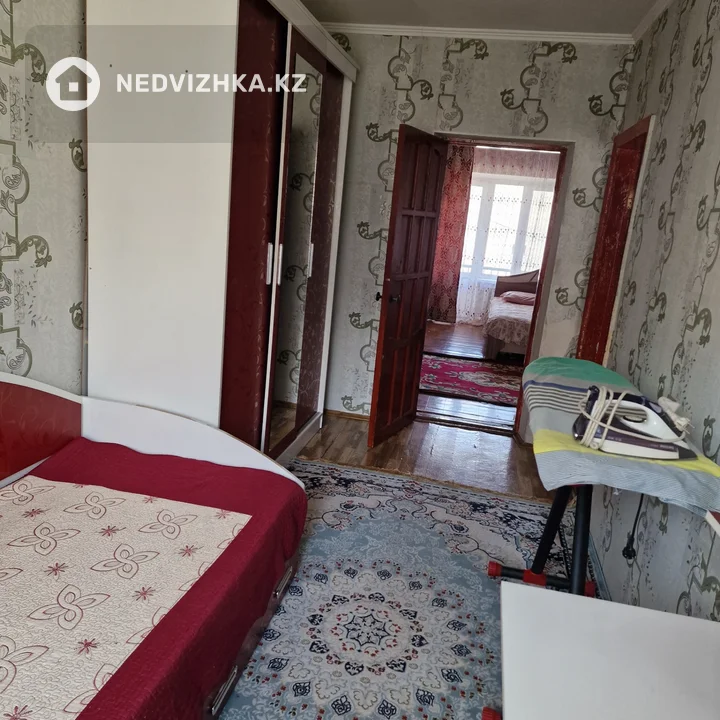 4-комнатная квартира, этаж 2 из 2, 100 м², На длительный срок