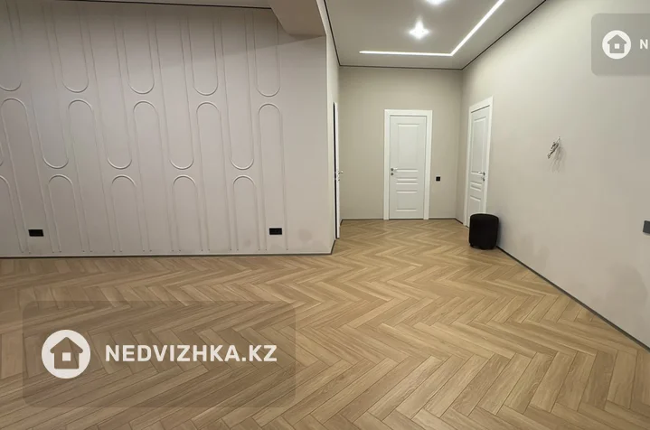 7-комнатный дом, 7 соток, 312 м², фотография 4