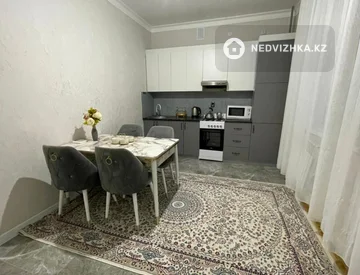 2-комнатная квартира, этаж 2 из 5, 80 м², Посуточно, миниатюра 3