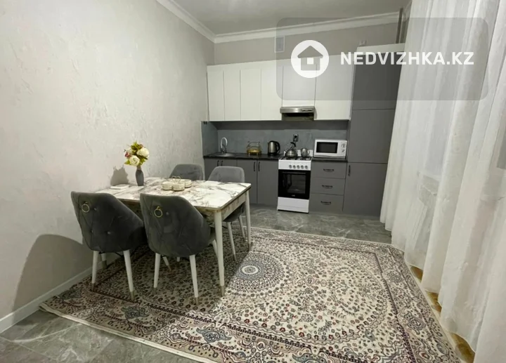 2-комнатная квартира, этаж 2 из 5, 80 м², Посуточно, фотография 3