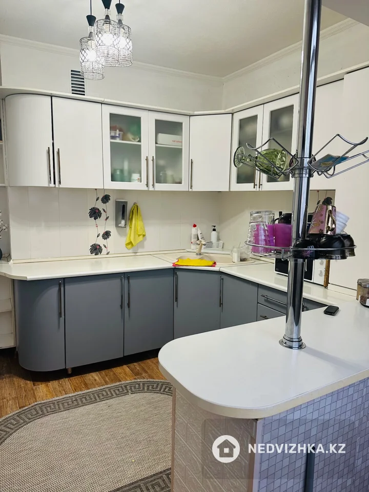 3-комнатная квартира, этаж 9 из 9, 90 м², фотография 3