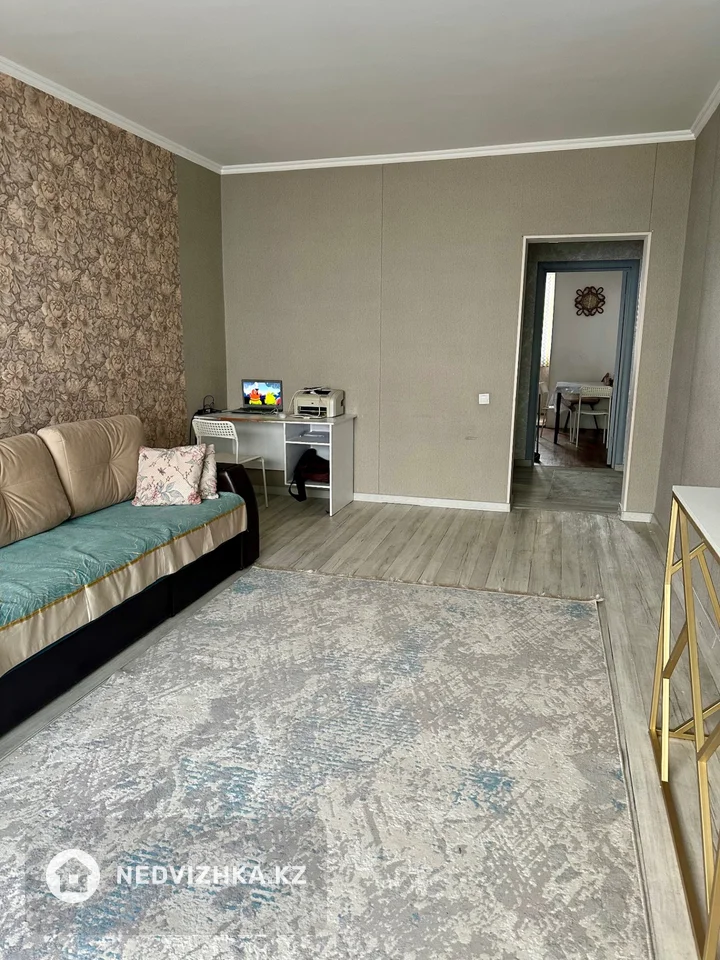 3-комнатная квартира, этаж 9 из 9, 90 м², фотография 2