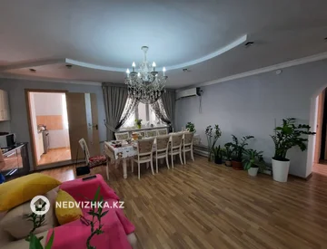 5-комнатная квартира, этаж 5 из 5, 96 м², миниатюра 1
