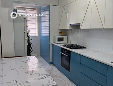 3-комнатная квартира, этаж 3 из 4, 68 м², миниатюра 2