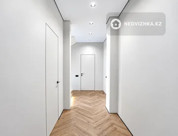4-комнатный таунхаус, 1 соток, 230 м², миниатюра 2