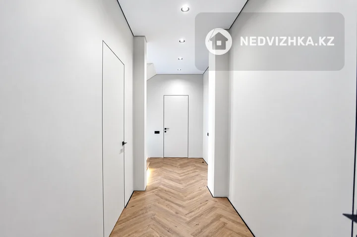 4-комнатный таунхаус, 1 соток, 230 м², фотография 2