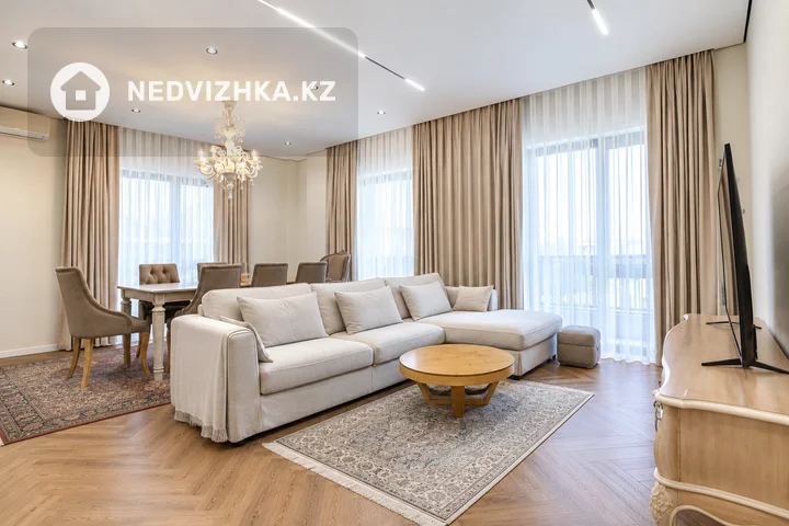 4-комнатный таунхаус, 1 соток, 230 м²
