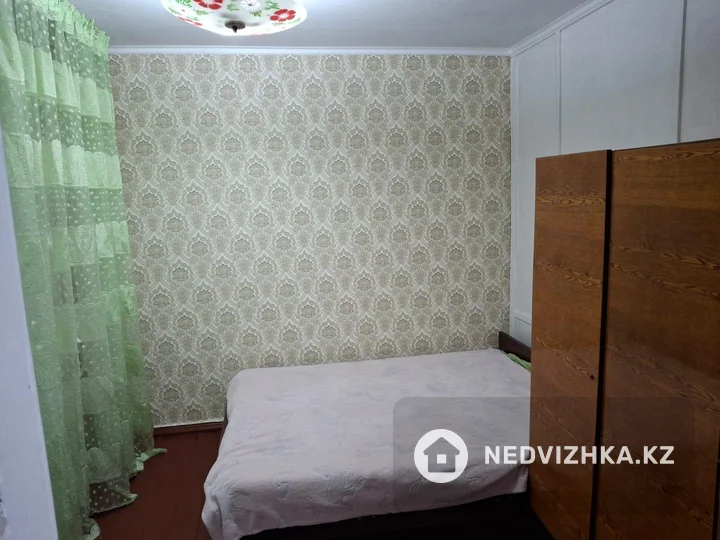 3-комнатная квартира, этаж 3 из 5, 48 м², На длительный срок, фотография 2