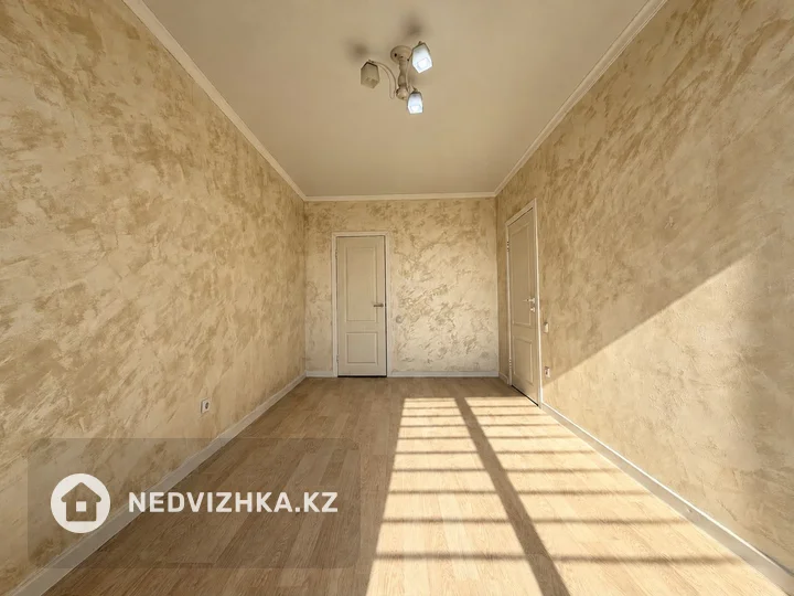 2-комнатная квартира, этаж 10 из 12, 50 м², фотография 4