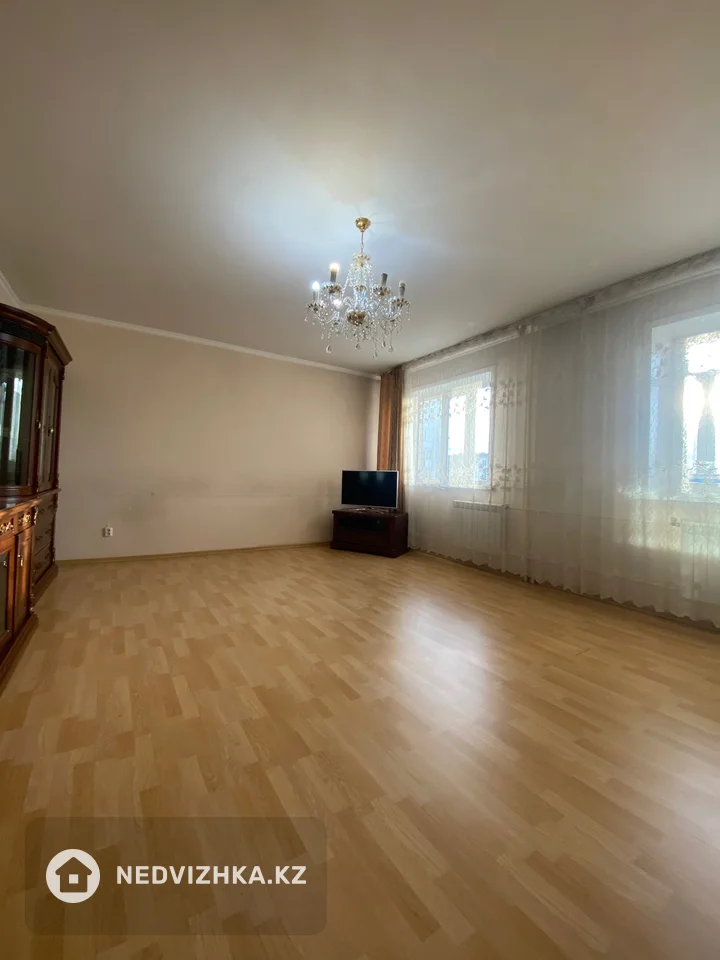 3-комнатная квартира, этаж 3 из 9, 102 м²