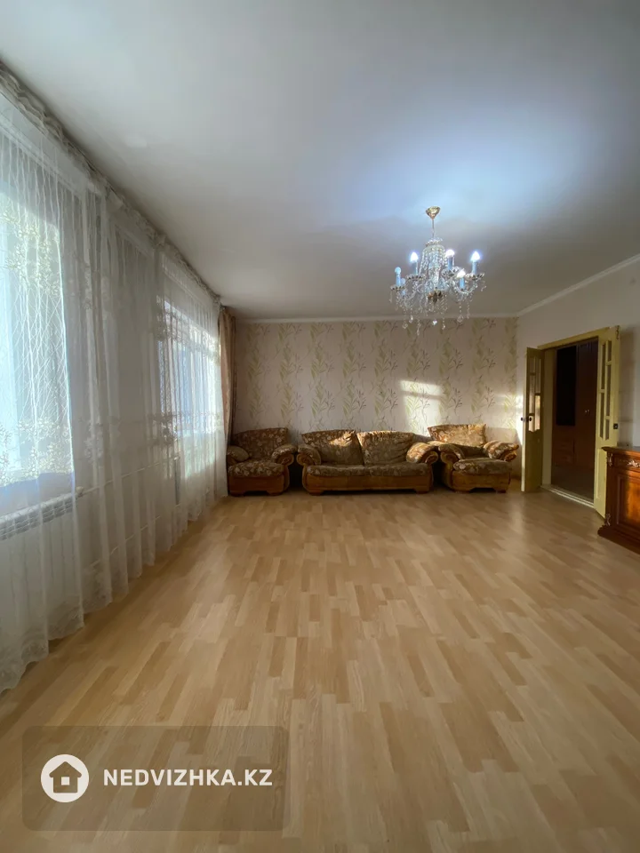 3-комнатная квартира, этаж 3 из 9, 102 м², фотография 2