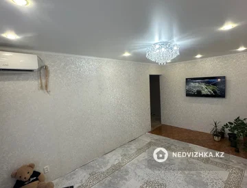 3-комнатная квартира, этаж 9 из 9, 65 м², миниатюра 2