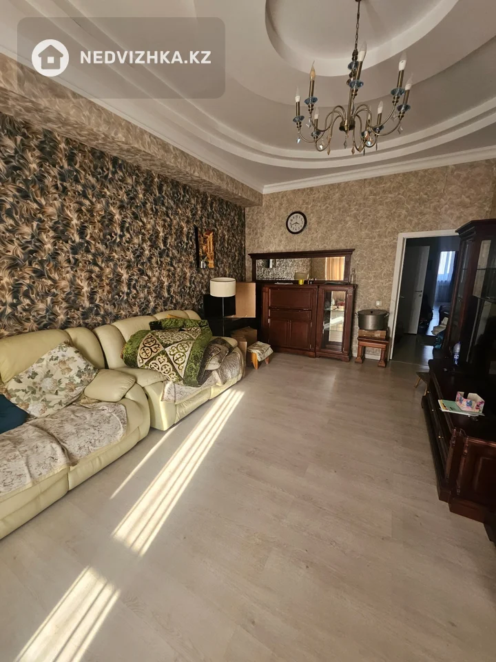 3-комнатная квартира, этаж 4 из 6, 104 м², фотография 2