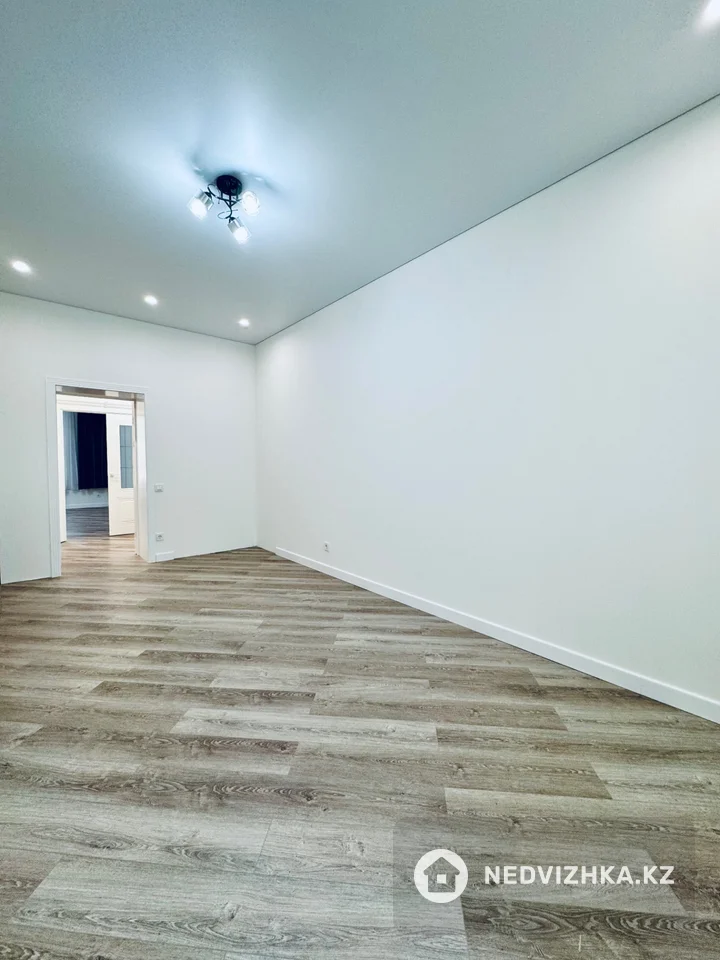 3-комнатная квартира, этаж 8 из 12, 87 м², фотография 5