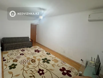 2-комнатная квартира, этаж 3 из 5, 63 м², миниатюра 1