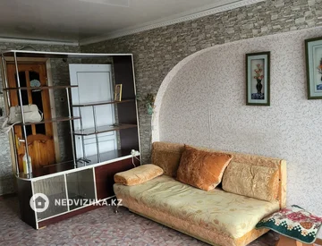 3-комнатная квартира, этаж 4 из 5, 57 м², миниатюра 1