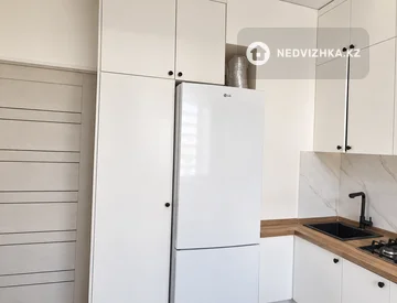 1-комнатная квартира, этаж 3 из 3, 39 м², миниатюра 3