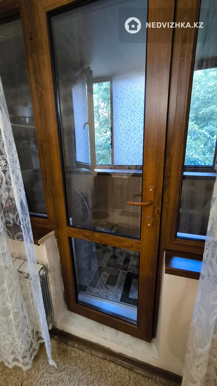 3-комнатная квартира, этаж 2 из 5, 60 м², фотография 2