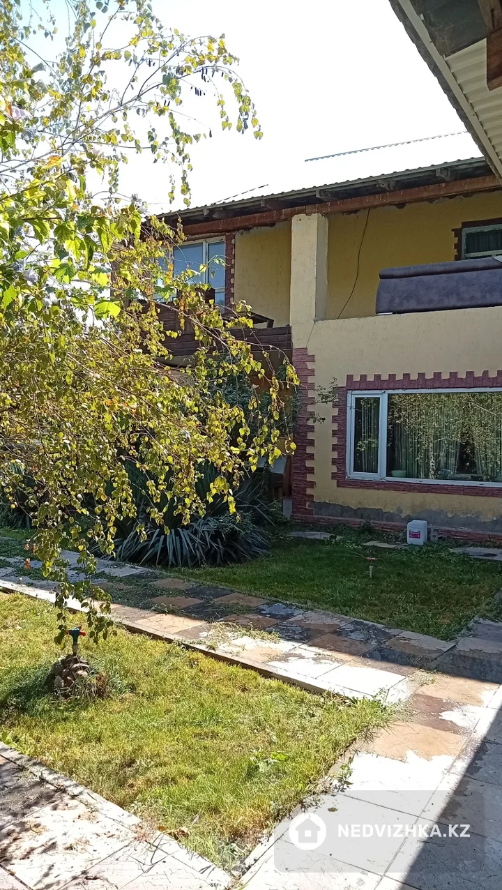 7-комнатный дом, 12 соток, 250 м²