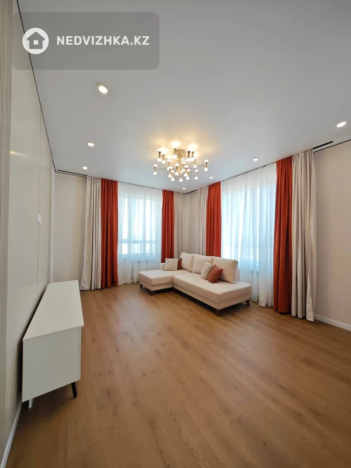 2-комнатная квартира, этаж 13 из 17, 67 м², фотография 2