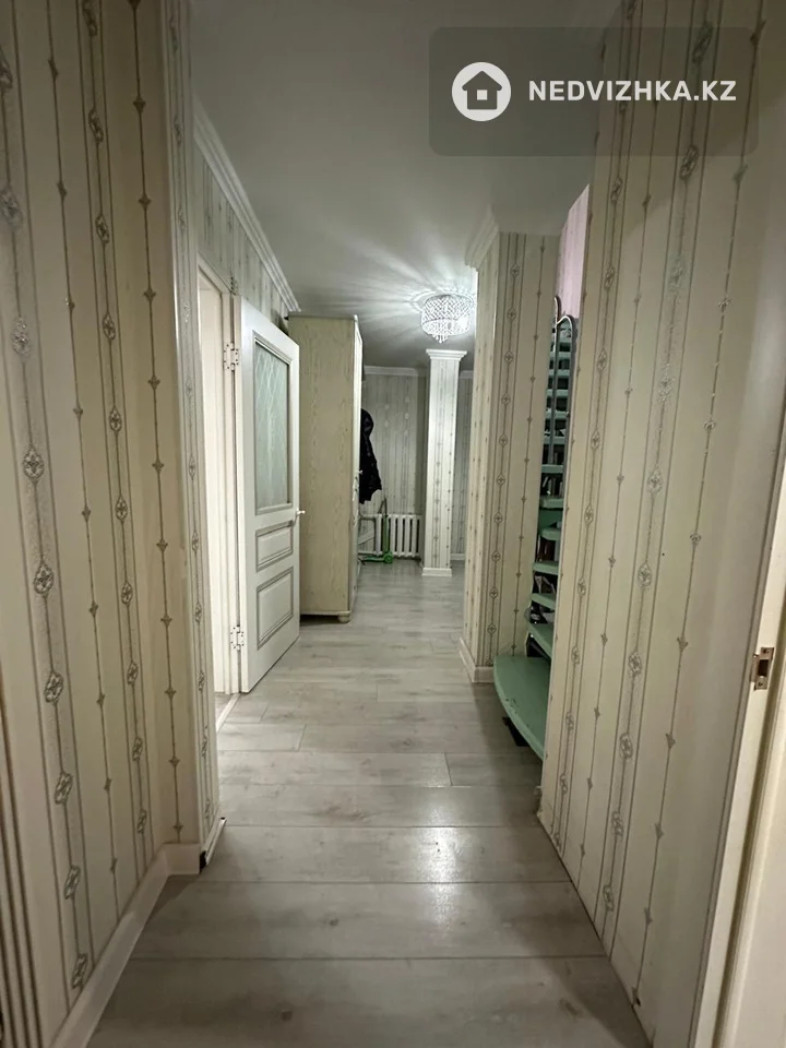 4-комнатная квартира, этаж 1 из 5, 128 м², фотография 2