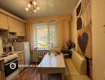 2-комнатная квартира, этаж 1 из 10, 53 м², миниатюра 2