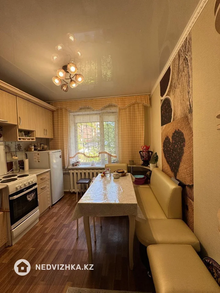 2-комнатная квартира, этаж 1 из 10, 53 м², фотография 2