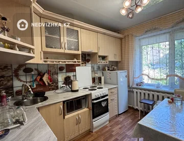 2-комнатная квартира, этаж 1 из 10, 53 м², миниатюра 3