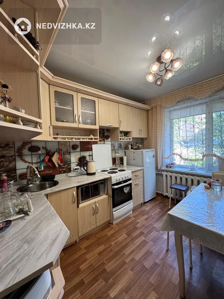 2-комнатная квартира, этаж 1 из 10, 53 м², фотография 3