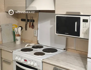 1-комнатная квартира, этаж 8 из 16, 72 м², Посуточно, миниатюра 11
