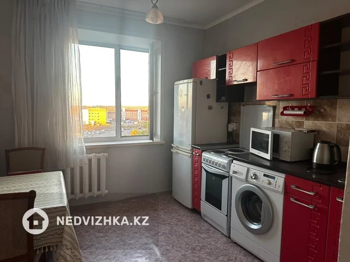1-комнатная квартира, этаж 10 из 10, 38 м²