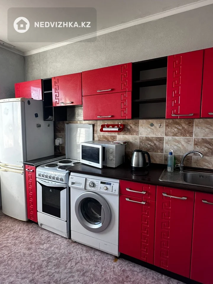 1-комнатная квартира, этаж 10 из 10, 38 м², фотография 5