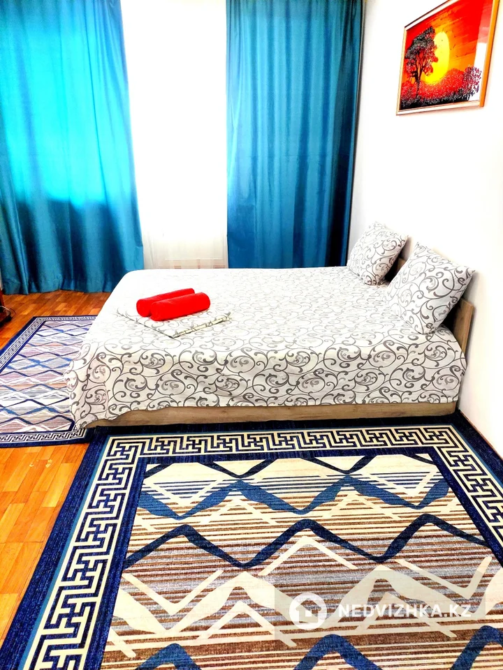 1-комнатная квартира, этаж 4 из 9, 40 м², Посуточно, фотография 2