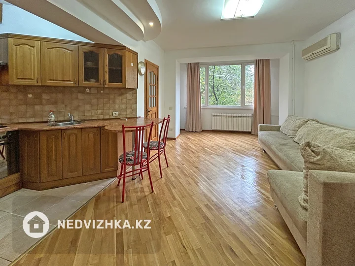 3-комнатная квартира, этаж 3 из 5, 70 м², На длительный срок, фотография 2